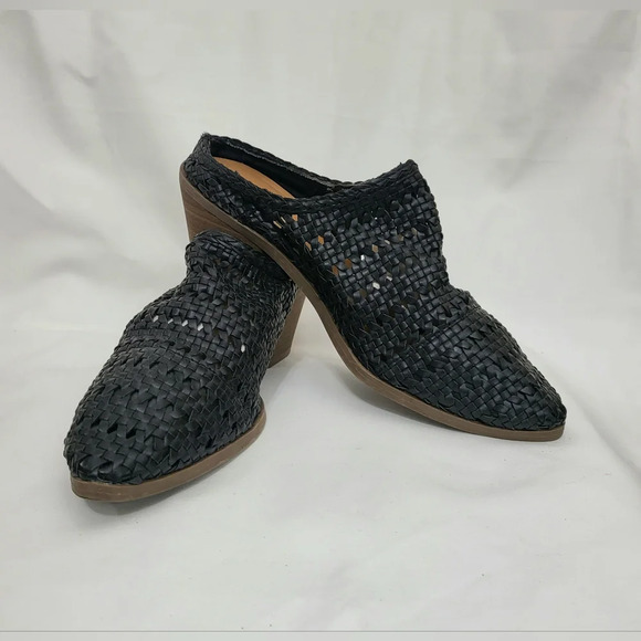 Universal Thread Women's Black Kallie Woven Heeled Mules‎ Size 7 1/2 - Picture 1 of 8